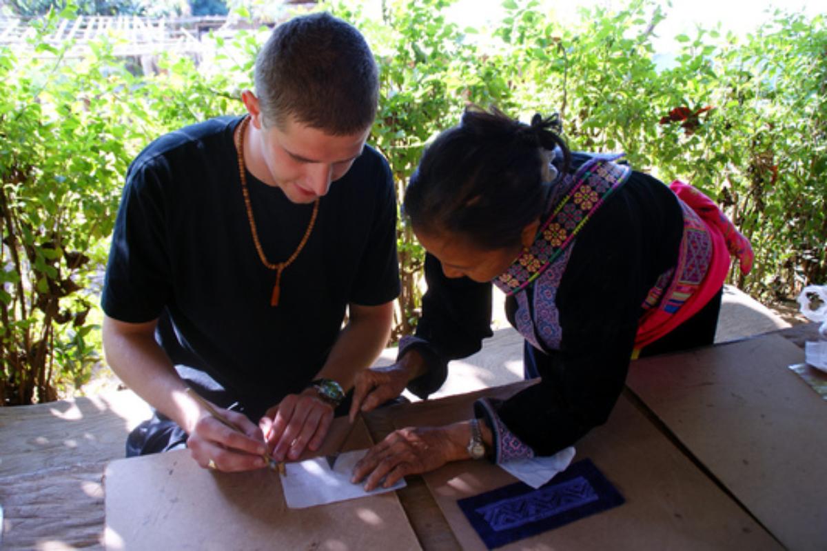 Learn Hmong style batik  (1 Hour)